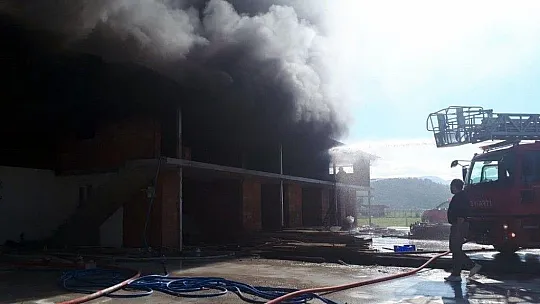 Fidan üretim tesisinde yangın