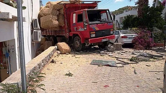 Fireni patlayan kamyon caddeyi savaş alanına çevirdi