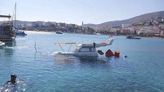 Fırtına nedeniyle batan lüks tekne 5 gün süren çalışmalar neticesinde kıyıya çekildi
