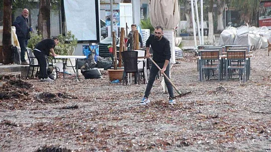 Fırtına sonrası temizlik yapıldı