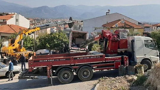 Freni boşalan kamyon ortalığı savaş alanına çevirdi