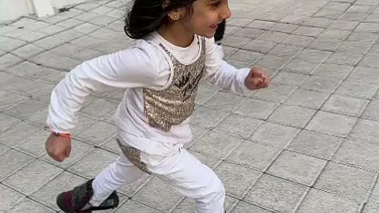 TARAFTAR SÖZÜNÜ TUTTU OYUNCAKLAR DEPREMZEDELERE ULAŞTIRILDI