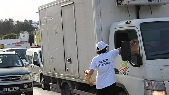 İftara yetişemeyenlere kumanya dağıtıldı