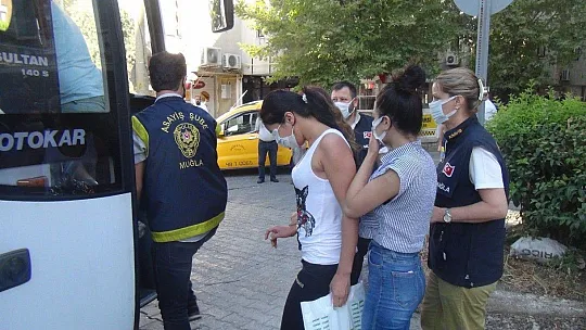 Fuhuş baronları yakalandı