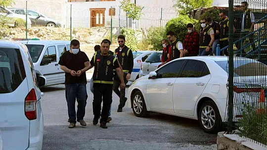 Fuhuş operasyonunda 13 şüpheli yakalandı
