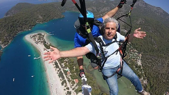 GAZETECİLER GÜNÜNÜ, GÖKYÜZÜNDE KUTLADILAR 