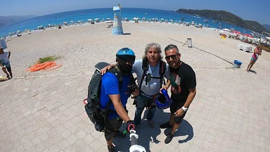 GAZETECİLER GÜNÜNÜ, GÖKYÜZÜNDE KUTLADILAR 