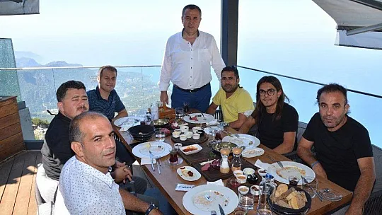 Gazeteciler, Basın Bayramını gökyüzünde kutladı