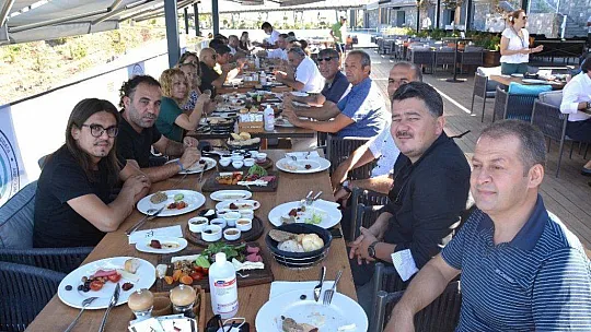 Gazeteciler, Basın Bayramını gökyüzünde kutladı