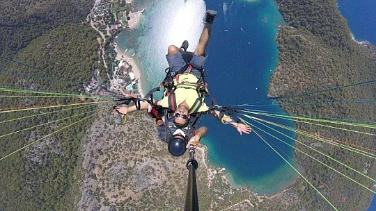 Gazeteciler, Basın Bayramını gökyüzünde kutladı