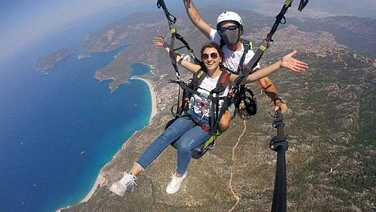 Gazeteciler, Basın Bayramını gökyüzünde kutladı