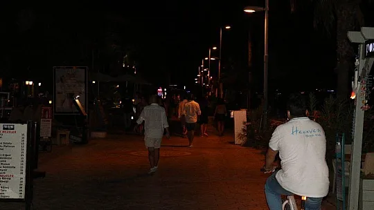 Gece 24.00'ten sonra Marmaris'te sadece insan sesi vardı