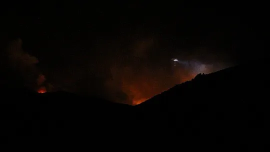 Gece 4 helikopter devreye girdi, Bodrum'da yangın kontrol altına alındı