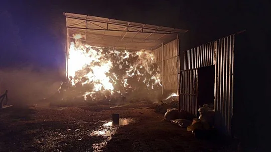 Gece yarısı meydana gelen samanlık yangını söndürüldü