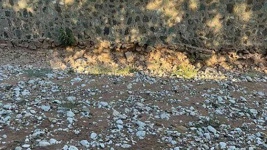 GEÇTİĞİMİZ KIŞ SELİN VURDUĞU İÇMELER MAHALLESİ SAKİNLERİ DERE YATAKLARI TEMİZLENSİN İSTİYOR