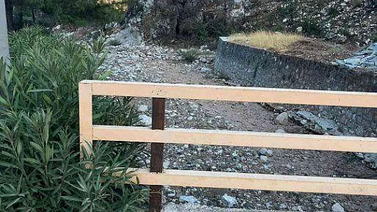 GEÇTİĞİMİZ KIŞ SELİN VURDUĞU İÇMELER MAHALLESİ SAKİNLERİ DERE YATAKLARI TEMİZLENSİN İSTİYOR