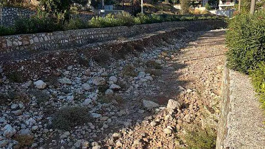 GEÇTİĞİMİZ KIŞ SELİN VURDUĞU İÇMELER MAHALLESİ SAKİNLERİ DERE YATAKLARI TEMİZLENSİN İSTİYOR