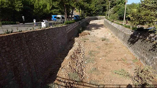 GEÇTİĞİMİZ KIŞ SELİN VURDUĞU İÇMELER MAHALLESİ SAKİNLERİ DERE YATAKLARI TEMİZLENSİN İSTİYOR