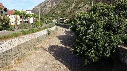 GEÇTİĞİMİZ KIŞ SELİN VURDUĞU İÇMELER MAHALLESİ SAKİNLERİ DERE YATAKLARI TEMİZLENSİN İSTİYOR