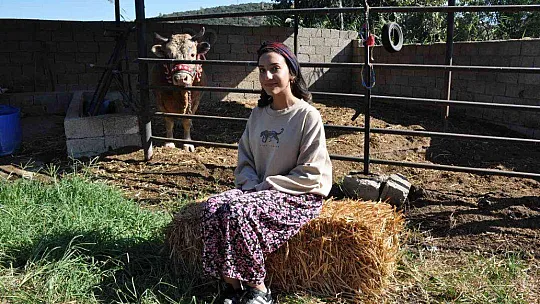 GENÇ KIZIN BOĞA SEVGİSİ ŞAŞIRTIYOR