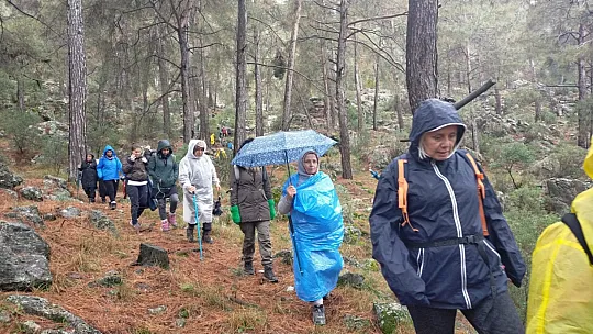 Fethiye Tabiat Kadınlarından Karda Yürüyüş
