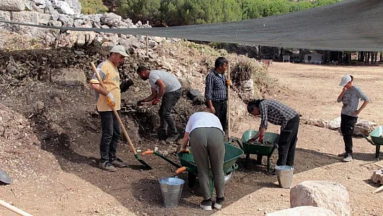 Gizemli Kent 'Thera'da kazılar sürüyor