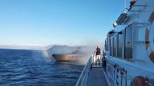 Göcek açıklarında yanan tekneden 4 kişi kurtarıldı