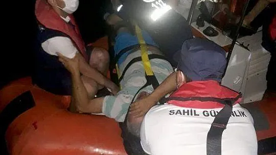 Göcek'te lastik bot kayalıklara çarptı: 2 yaralı