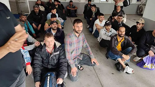 Göçmen kaçakçılarına ağır darbe: 8 tutuklu