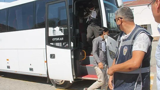 Fethiye'de ormanlık alanda 54 kaçak göçmen yakalandı