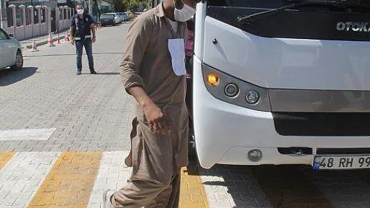 Fethiye'de ormanlık alanda 54 kaçak göçmen yakalandı
