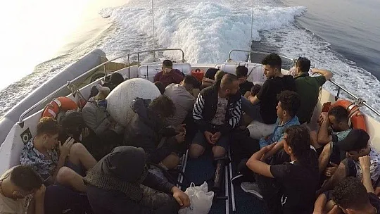 Göçmenlerin imdadına sahil güvenlik yetişti