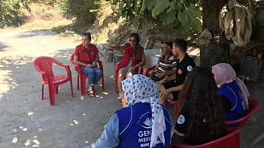 Gönüllü gençler yangın bölgesinde psikososyal destek sağlıyor