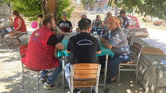 Gönüllü gençler yangın bölgesinde psikososyal destek sağlıyor