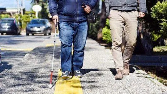 Görme engelli vatandaşlardan Karaca'ya teşekkür