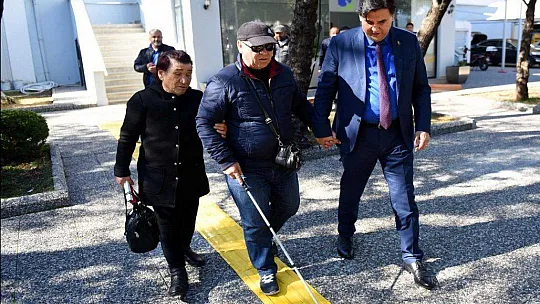 Görme engelli vatandaşlardan Karaca'ya teşekkür