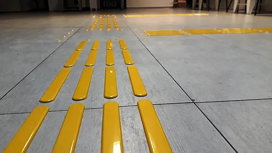 Fethiye Belediyesi'nde görme engelli vatandaşlar için izli yollar!