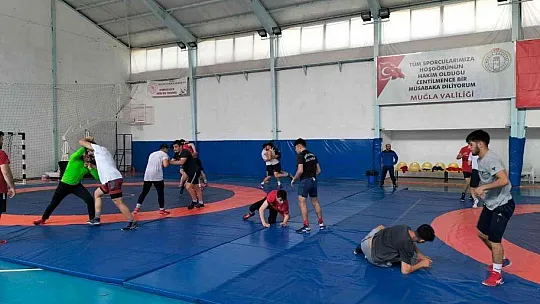 Grekoromen Yıldızlar Güreş Milli Takımı'nın Köyceğiz kampı sürüyor