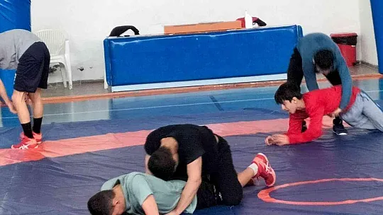 Grekoromen Yıldızlar Güreş Milli Takımı'nın Köyceğiz kampı sürüyor
