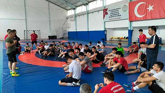 Grekoromen Yıldızlar Güreş Milli Takımı'nın Köyceğiz kampı sürüyor