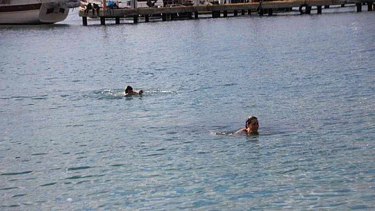 Güneş çıkınca soluğu denizde aldılar