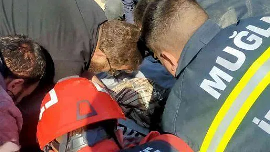 Hafriyat kamyonu uçuruma yuvarlandı