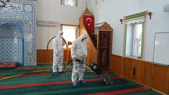 Camiler ve belirlenen noktalarda hummalı çalışma sürüyor