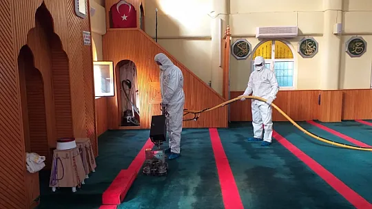 Camiler ve belirlenen noktalarda hummalı çalışma sürüyor