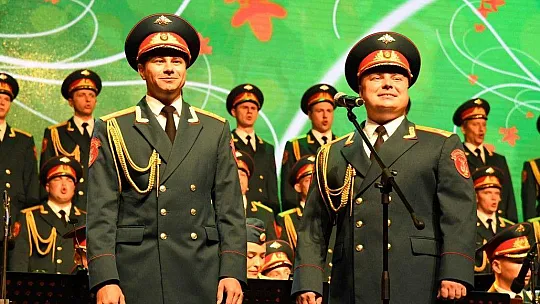 Haluk Levent ve Kızılordu Korosu, Fethiye'de Cumhuriyet marşlarını seslendirdi