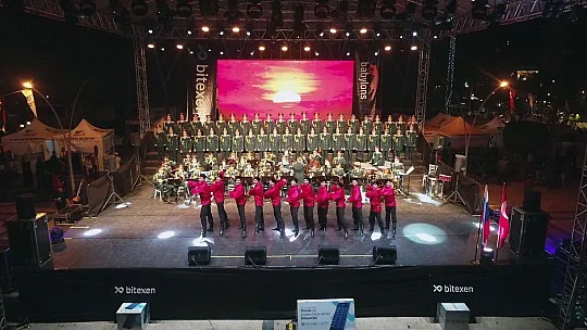 Haluk Levent ve Kızılordu Korosu, Fethiye'de Cumhuriyet marşlarını seslendirdi