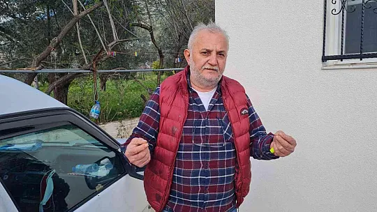 Hasta adamı gidip gelip dövdü
