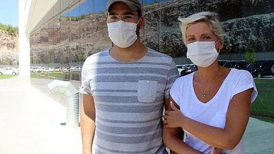 Hastalanan İngiliz vatandaşının kızı ve damadı: 'İngiliz sigorta şirketi ve konsolosluk bizi yüz üstü bıraktı'