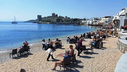 Hava sıcaklığı 25 dereceye ulaştı, sahiller doldu taştı