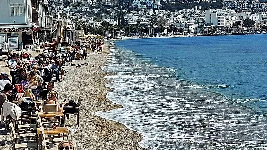 Hava sıcaklığı 25 dereceye ulaştı, sahiller doldu taştı